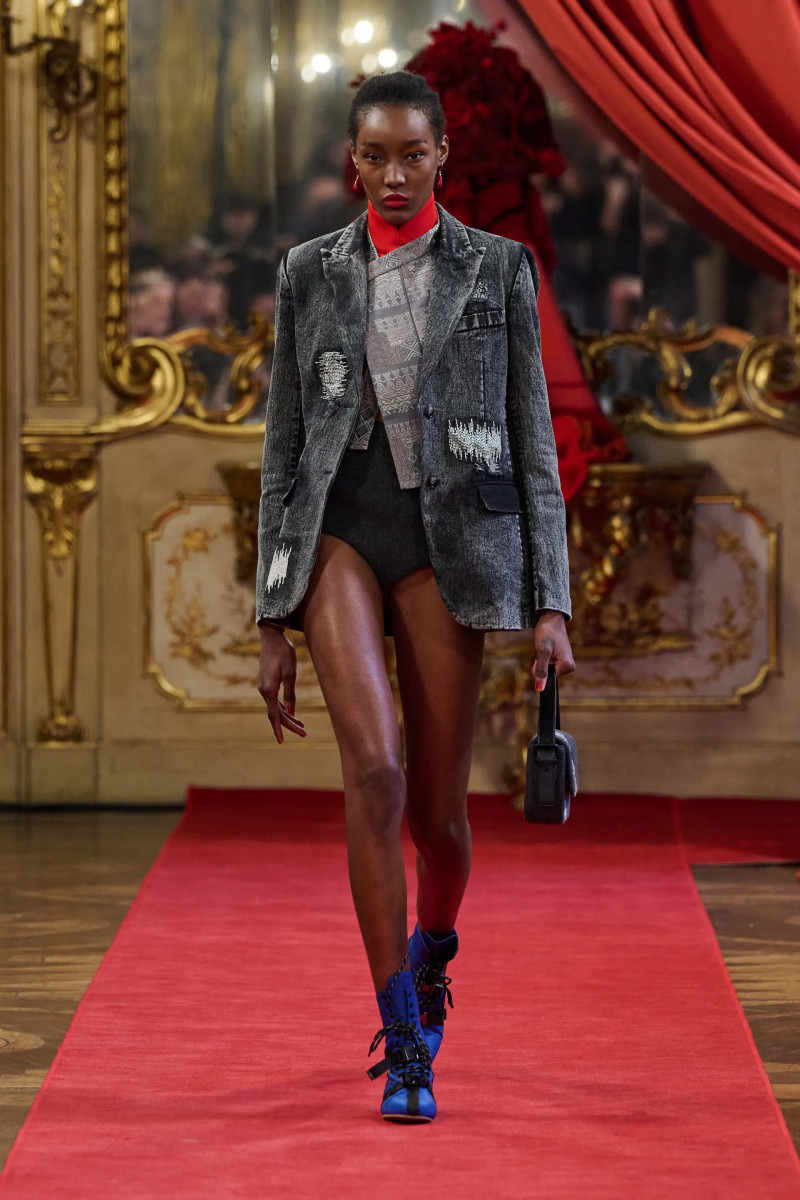 00012-hui-fall-2025-ready-to-wear-credit-brand.webp