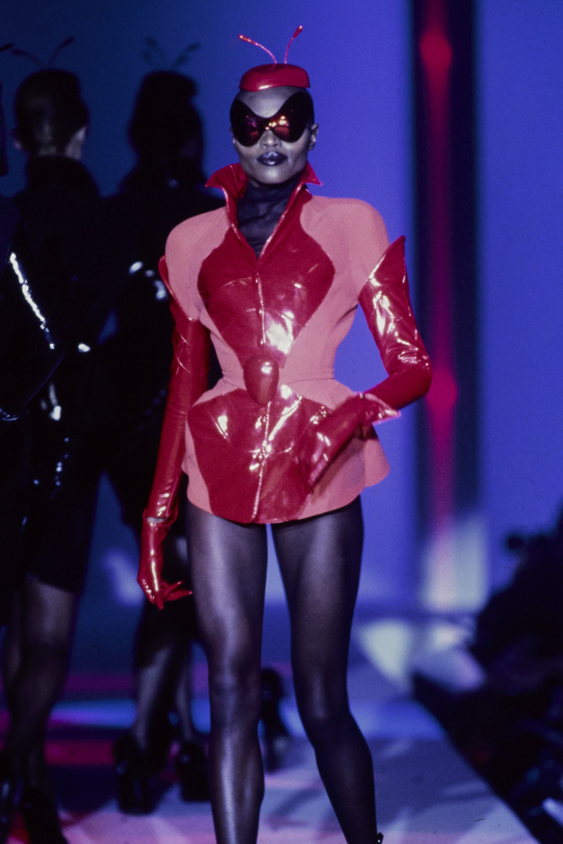 THIERRY-MUGLER-SPRING-1997-RTW-035.jpg