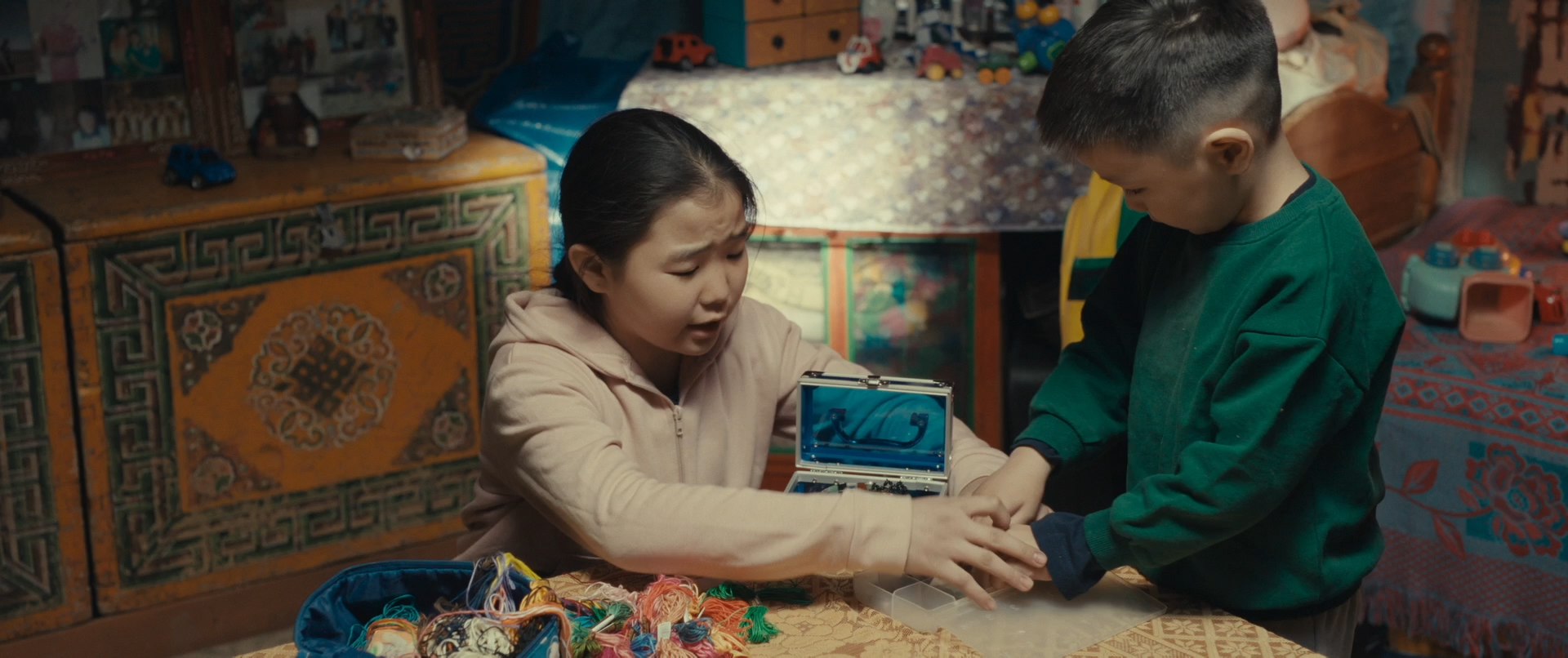 Baavgai Bolohson 2023 WEB-DL 1080p.mkv_snapshot_00.07.19.png