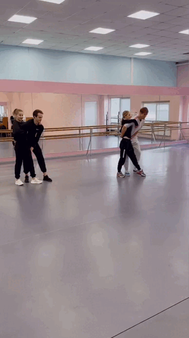 https://i1.imageban.ru/out/2025/05/07/c72e0b54a02c44c4d0b8c4a9fabeedbf.gif