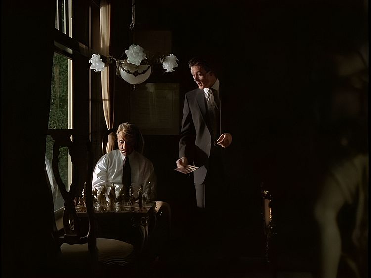 Ангелы здесь не живут /Angels Don't Sleep Here/ 2002 (0:28:22 / 1:28:24)