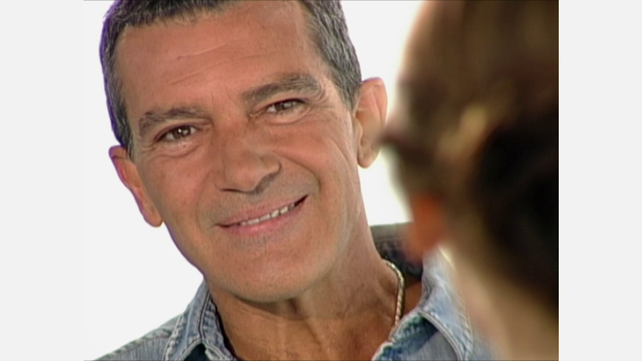 Белая студия. Антонио Бандерас (2013).mkv_20250809_231445.484.png