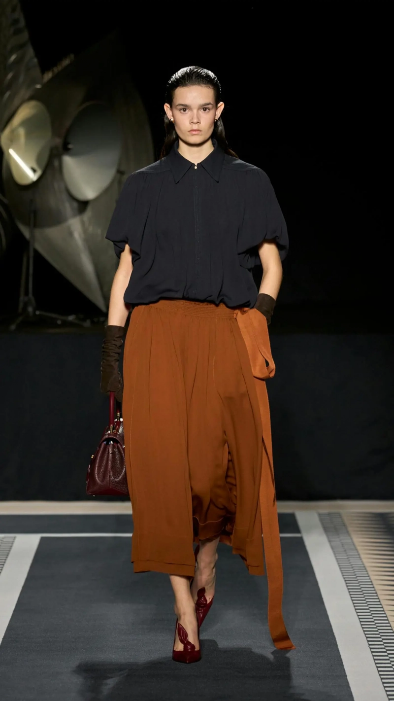1737983116-1737975052-lanvin-collezione-uomo-donna-autunno-inverno-2025-2026-sfilata-foto-look30.webp