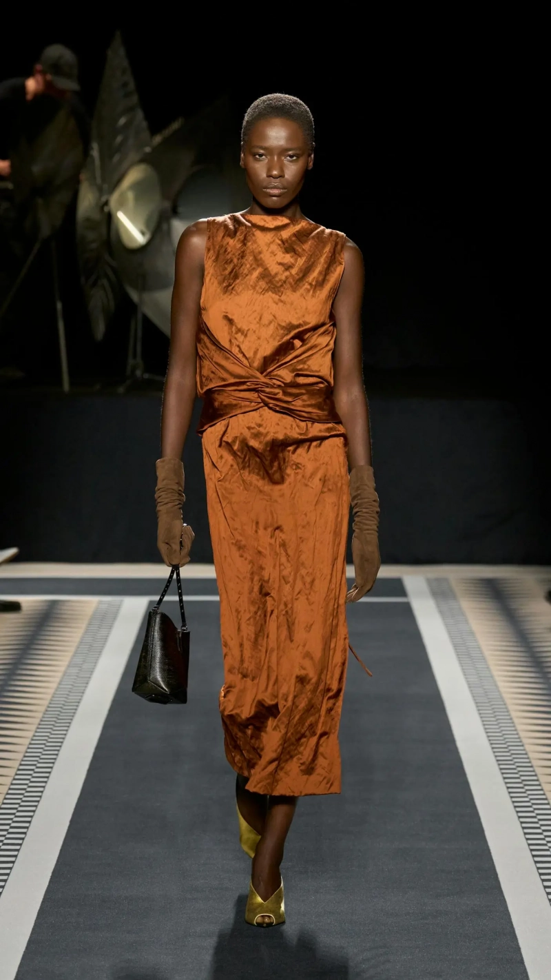 1737983341-1737975049-lanvin-collezione-uomo-donna-autunno-inverno-2025-2026-sfilata-foto-look15.webp