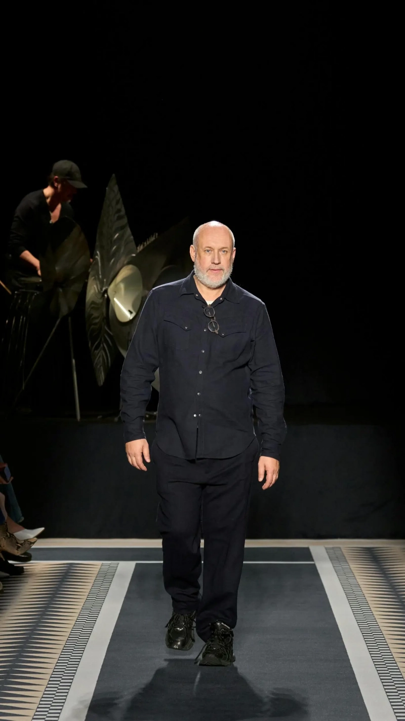 1737983367-1737975056-lanvin-collezione-uomo-donna-autunno-inverno-2025-2026-sfilata-foto-look64.webp