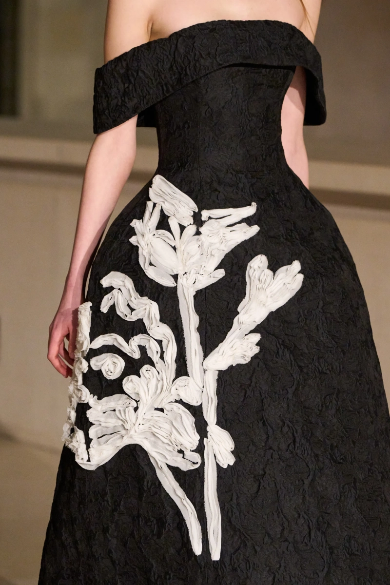 00061-erdem-fall-2025-ready-to-wear-detail-credit-gorunway.webp