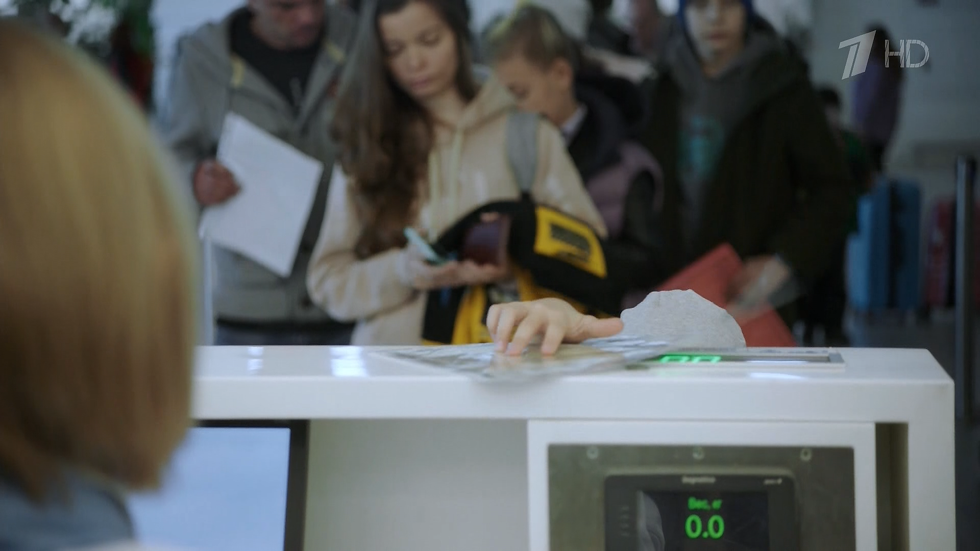 Каникулы.2022.HDTV.1080i-ylnian.mkv_snapshot_00.00.00.442.png