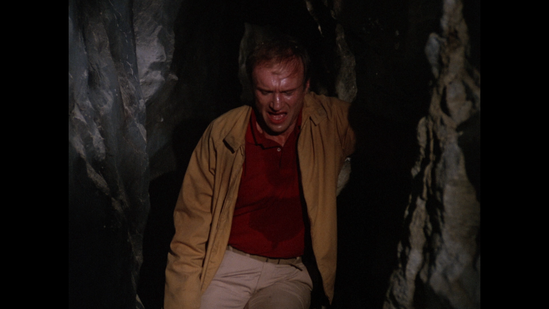 Cave-In!.1983.BDRemux.1080p.mkv_snapshot_00.37.40.417.png