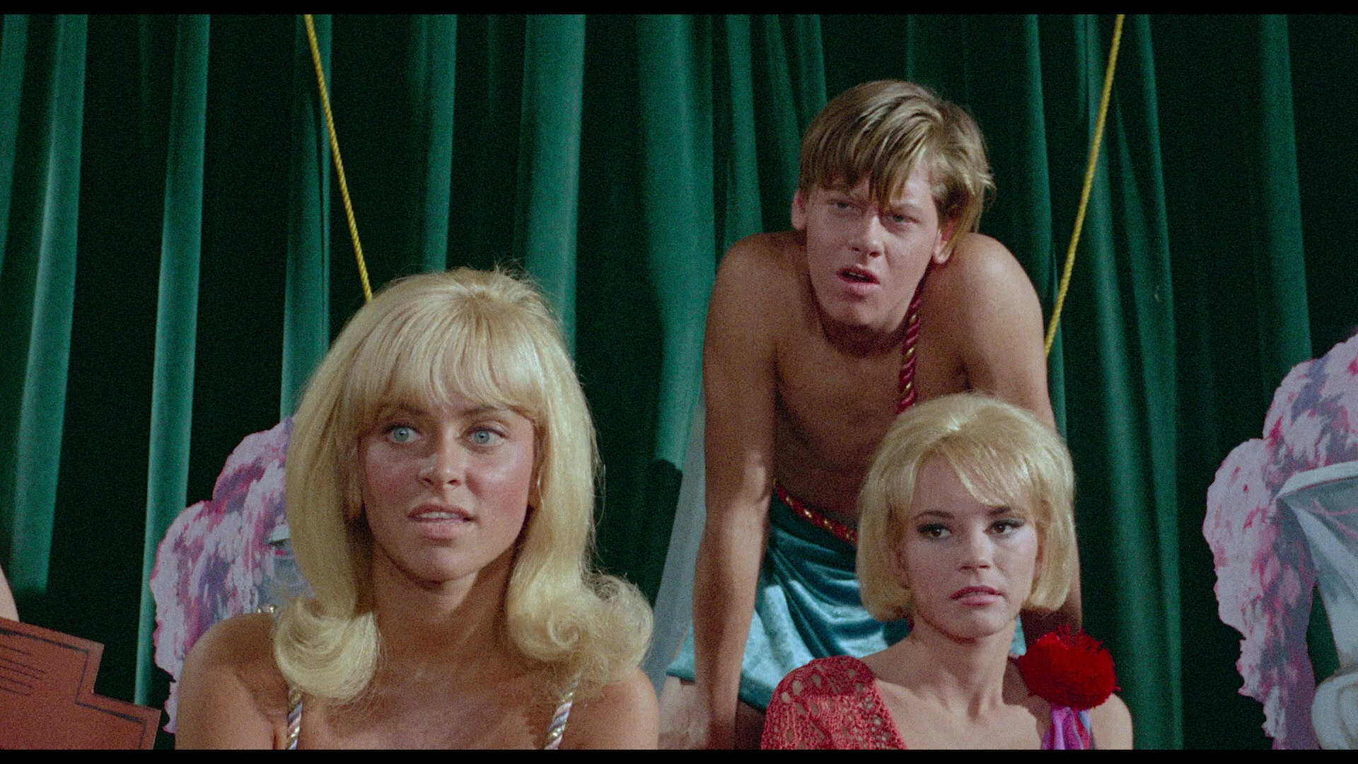 Village.of.the.Giants.1965.BluRay.Remux.1080p.RUS.ENG.Com.and.En.sub.mkv_snapshot_00.59.09.png