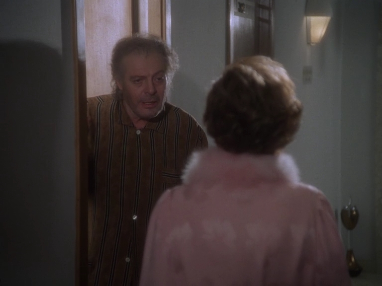 Джинджер и Фред.1986.BDRip AVC msltel.mkv_snapshot_00.36.05.438.jpg