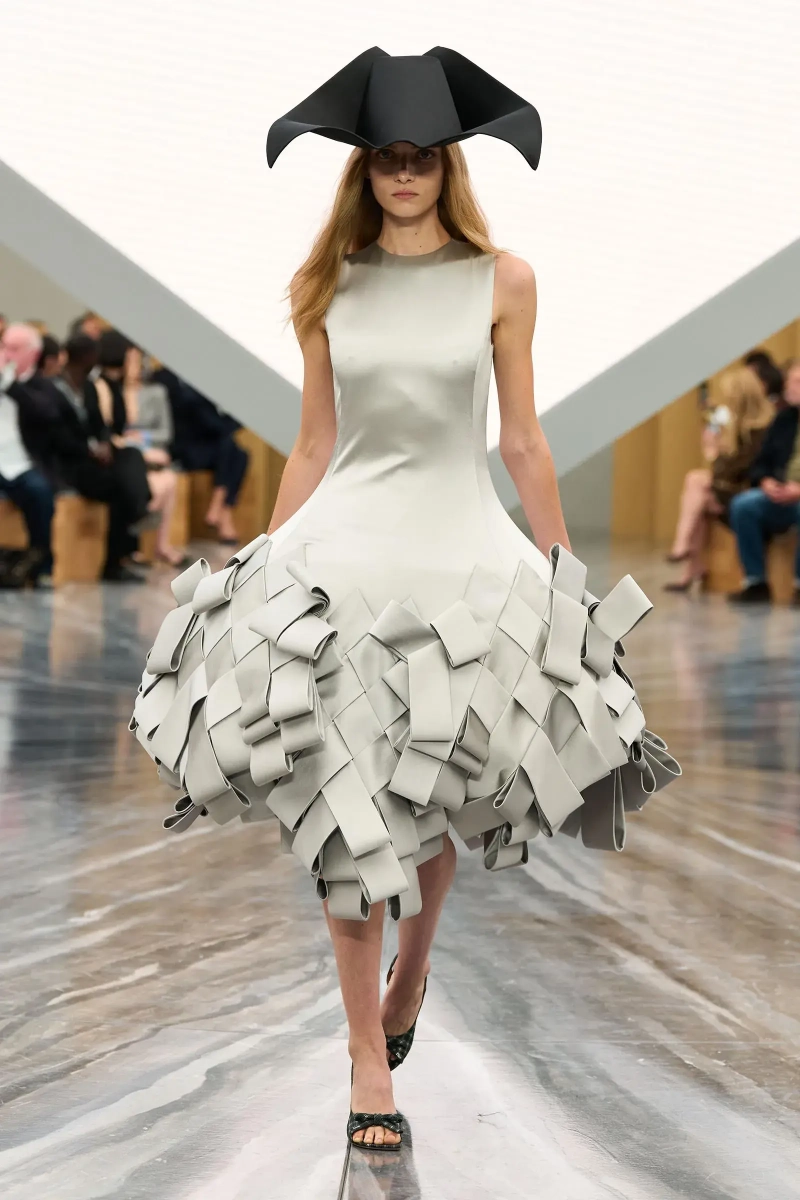 00020-christian-dior-spring-2026-ready-to-wear-credit-gorunway.webp