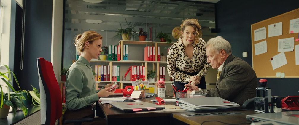 Стажер по-русски (2025) WEB-DLRip-AVC_ivanes.mkv_snapshot_00.11.04.083.png