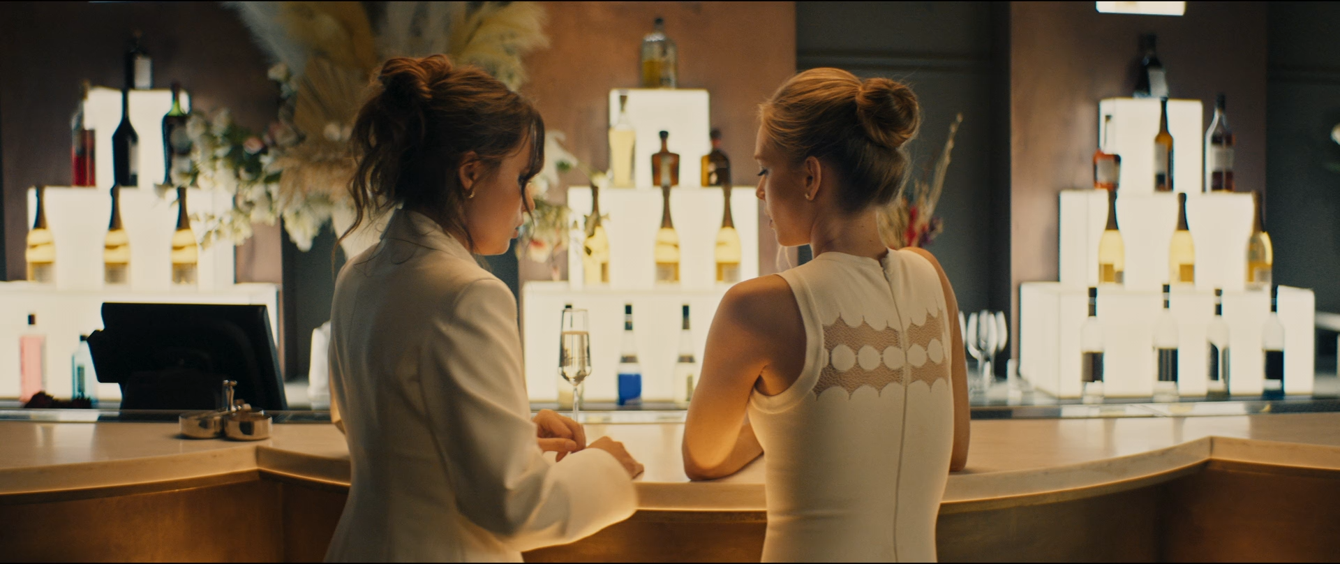 Голосовой помощник 2025 WEB-DL 1080p.mkv_snapshot_01.15.20.png