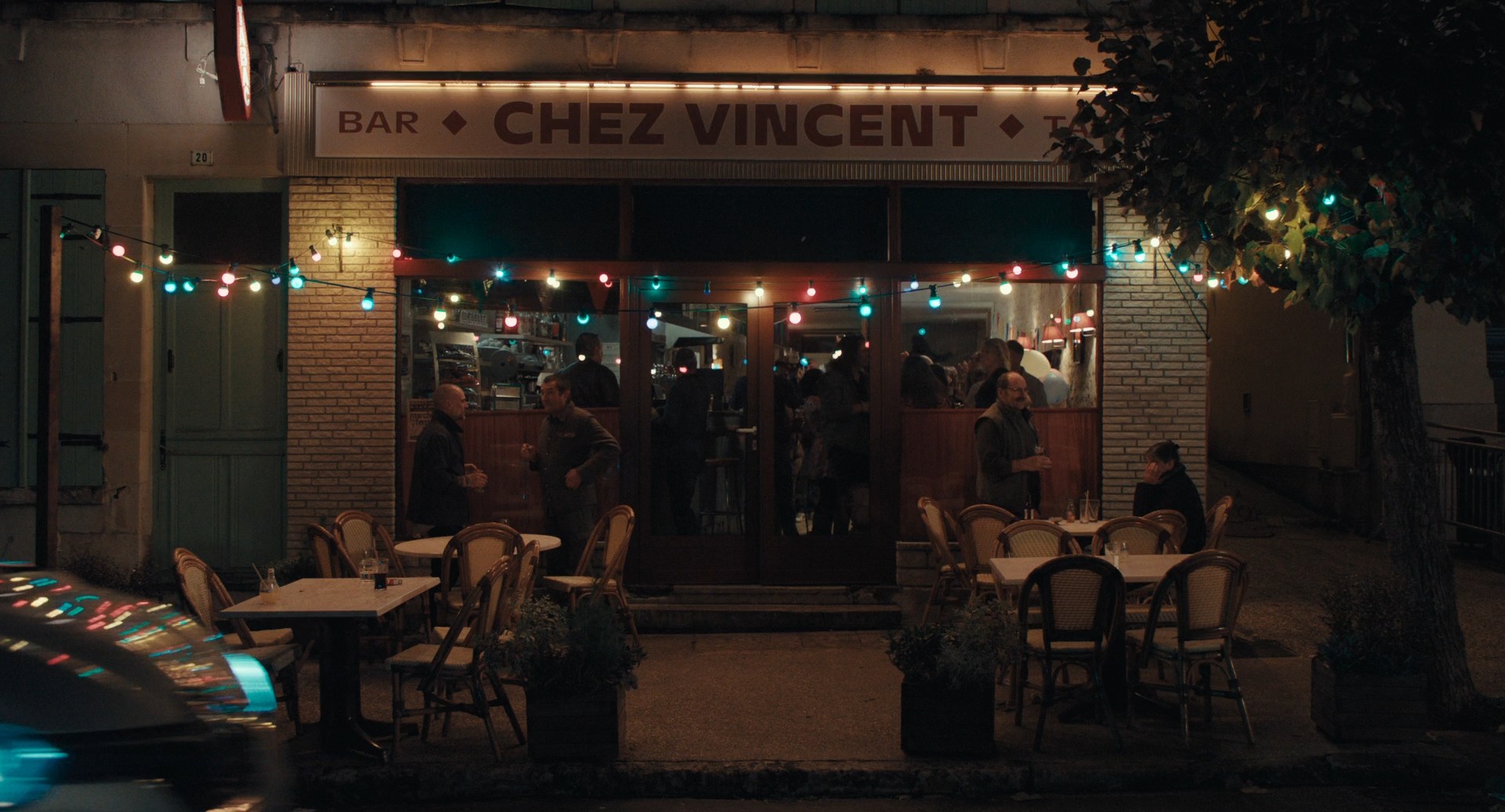 Quand.Vient.L.Automne.2024.1080p.BluRay.DD.5.1.x264-MegaPeer.mkv_snapshot_01.08.22.295.jpg