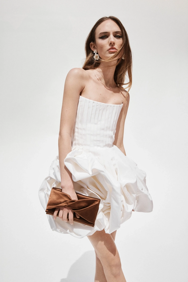 00020-carolina-herrera-resort-2026-credit-brand.webp
