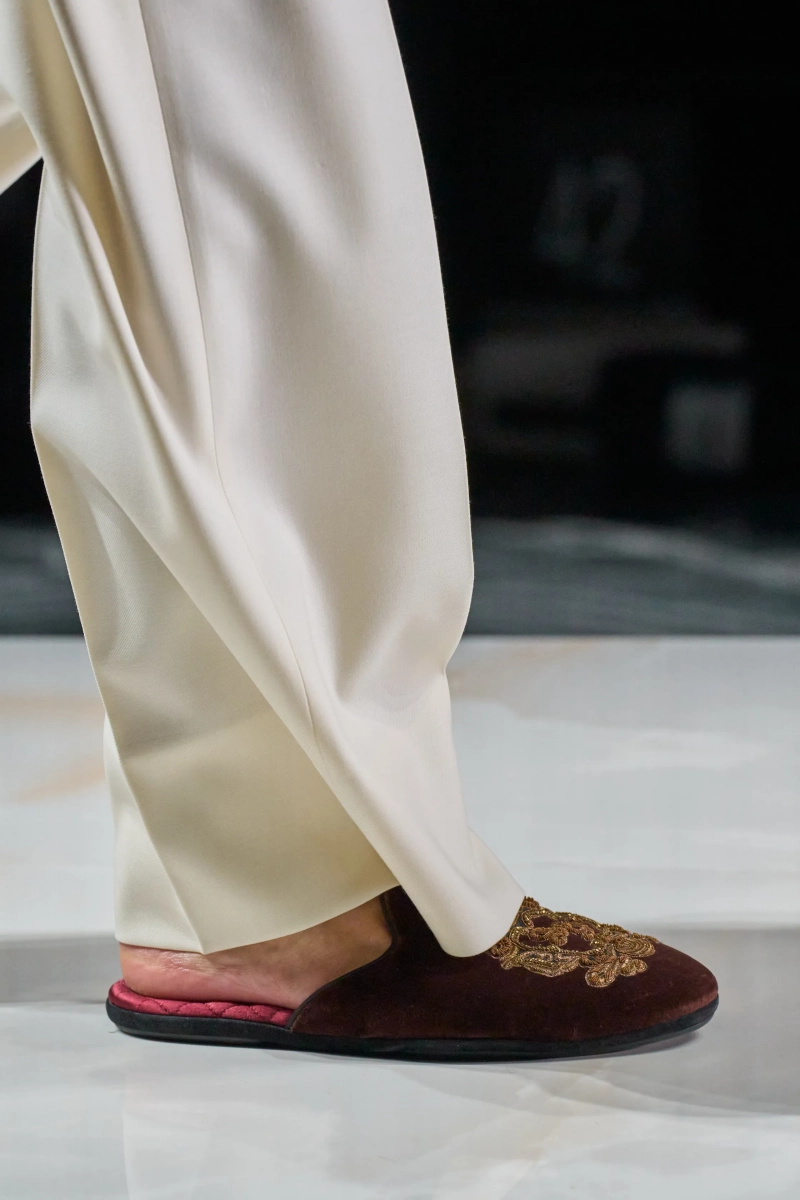 00126-dolce-and-gabbana-fall-2026-menswear-details-credit-gorunway.webp