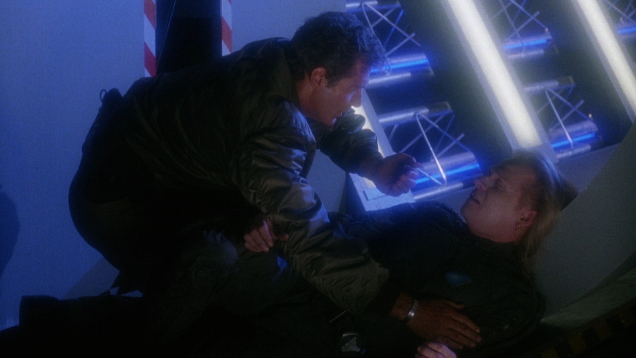 Тайные пришельцы.1996.BDRip 720p msltel .mkv_snapshot_01.33.51.751.jpg