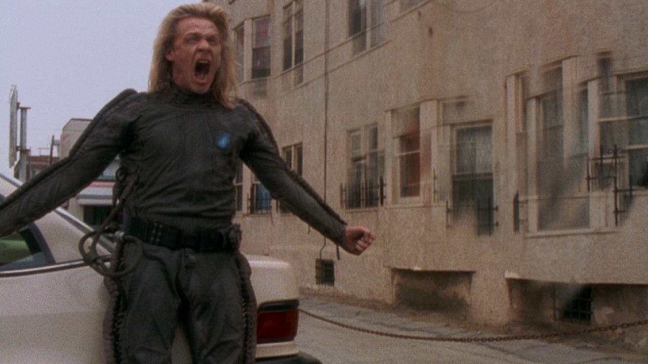 Тайные пришельцы.1996.BDRip 720p msltel .mkv_snapshot_01.00.23.416.jpg