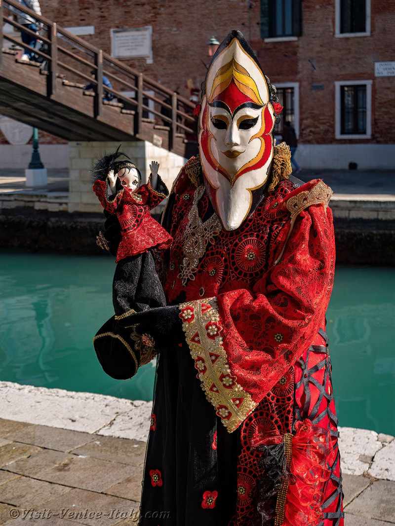 venice-carnival-mask-costume-arsenal-539.jpg