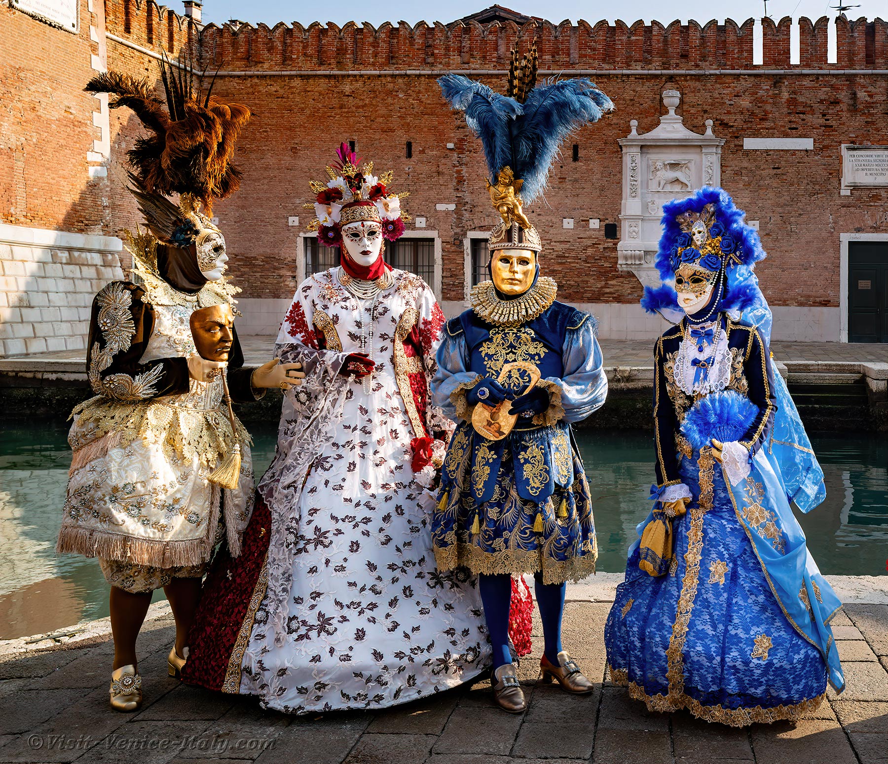 carnival-venice-2024-costume-masks-377.jpg