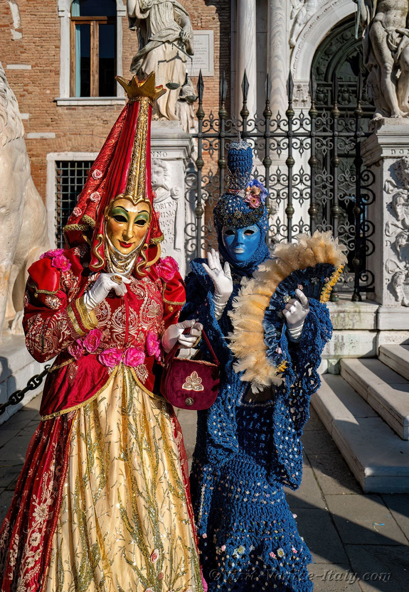 venice-carnival-mask-costume-arsenal-565.jpg