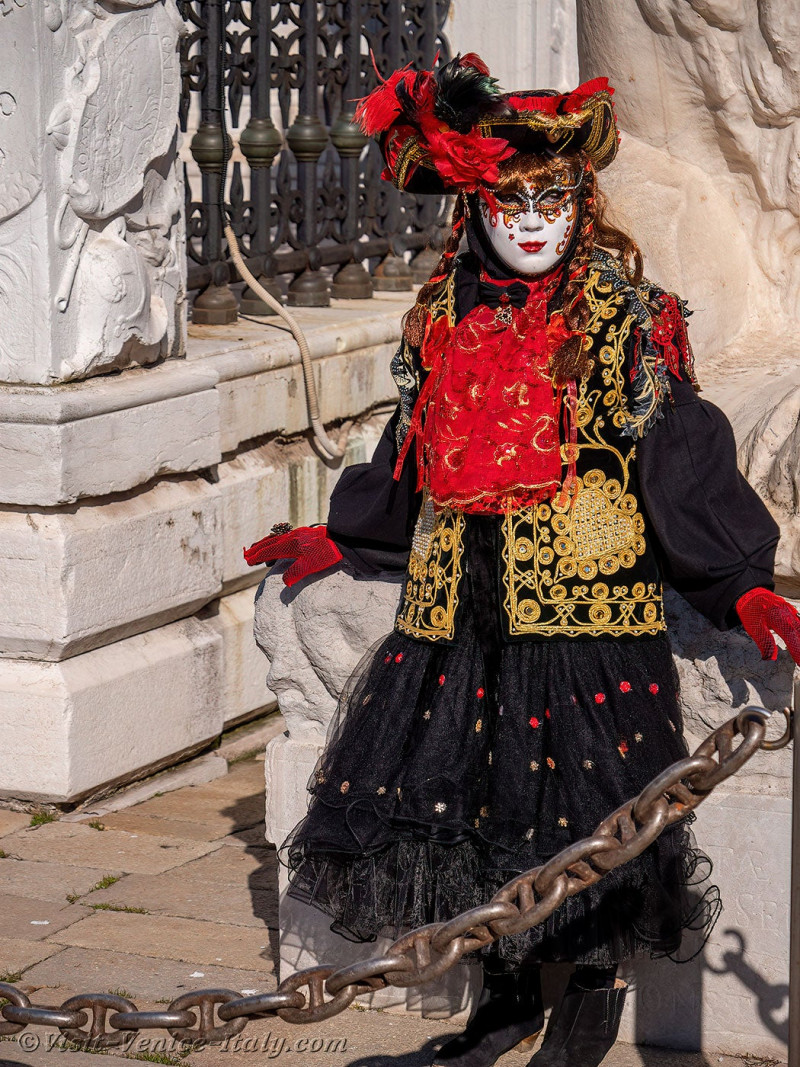 venice-carnival-mask-costume-arsenal-257.jpg