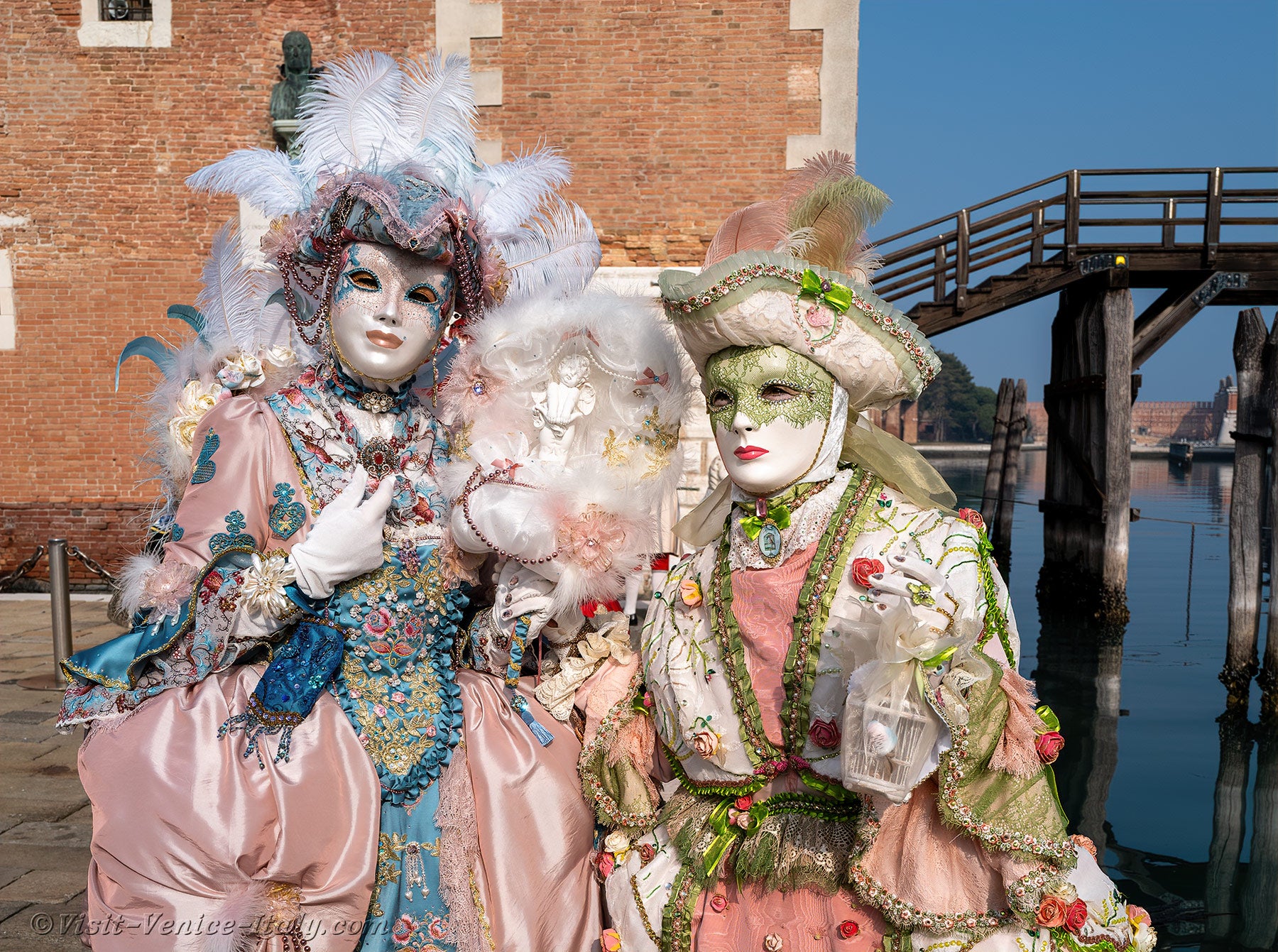 carnival-venice-2024-costume-masks-694.jpg