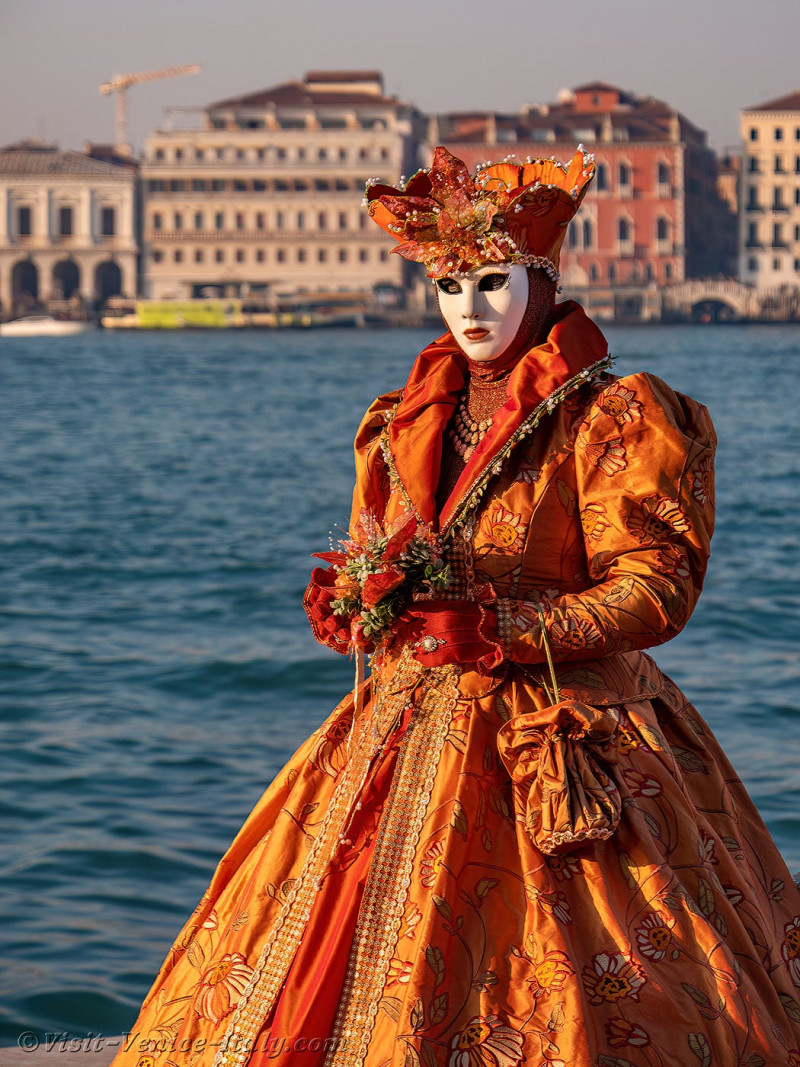 venice-carnival-mask-costume-san-giorgio-maggiore-037.jpg