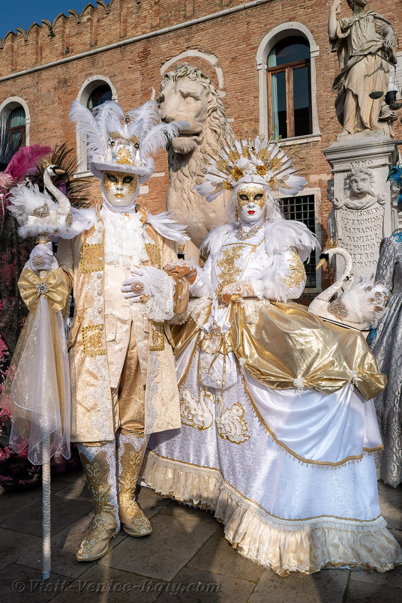 carnival-venice-2024-costume-masks-261.jpg