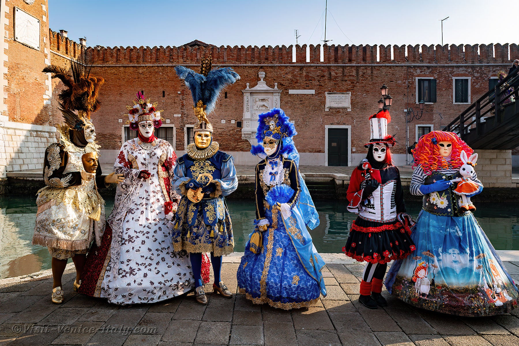 carnival-venice-2024-costume-masks-376.jpg