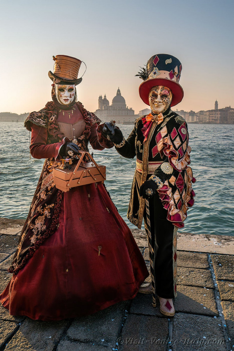 venice-carnival-mask-costume-san-giorgio-maggiore-056.jpg