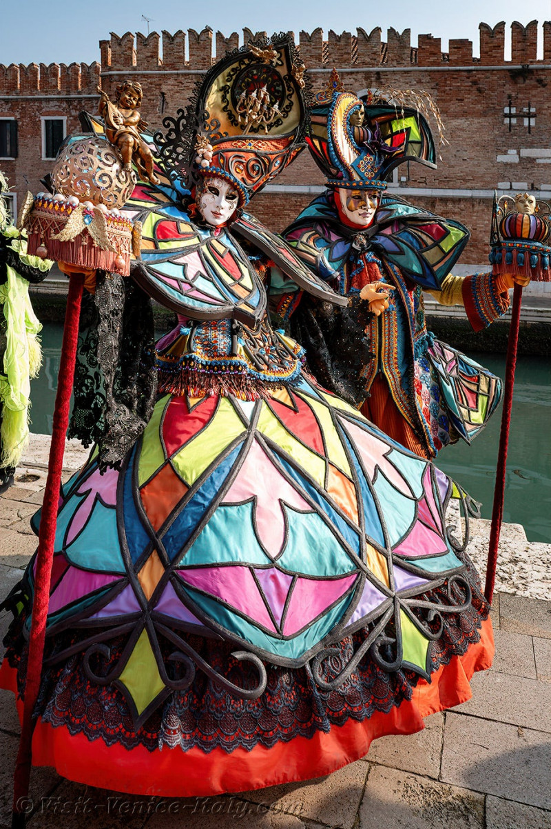 carnival-venice-2024-costume-masks-751.jpg