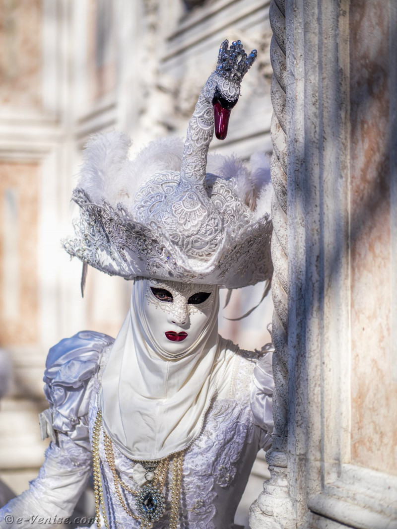 venice-carnival-mask-costume-0608.jpg