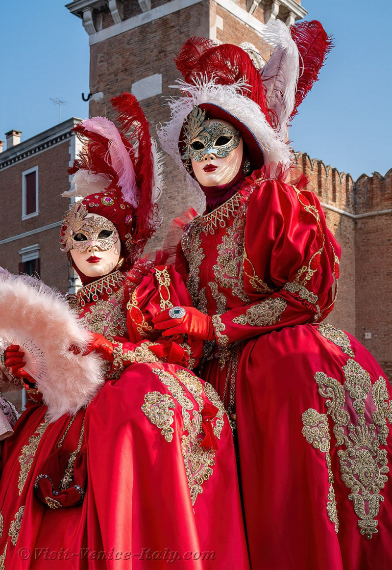 carnival-venice-2024-costume-masks-611.jpg