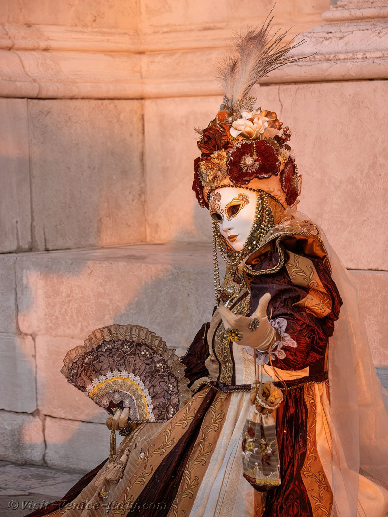 venice-carnival-mask-costume-san-giorgio-maggiore-201.jpg