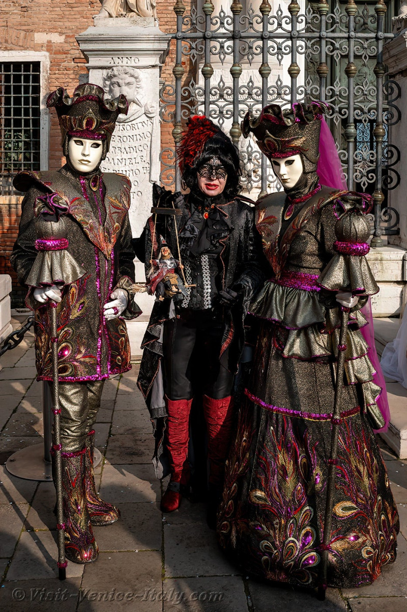 carnival-venice-2024-costume-masks-645.jpg