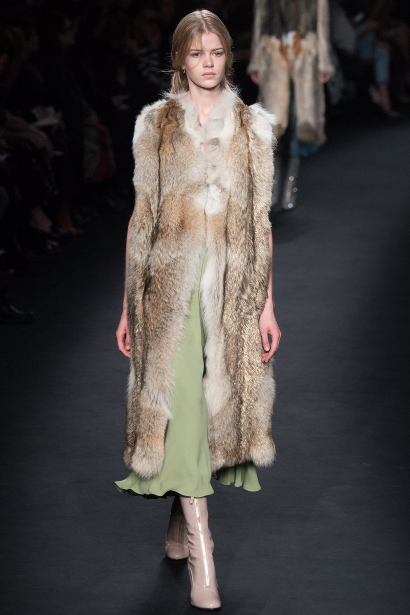 026-valentino.jpg