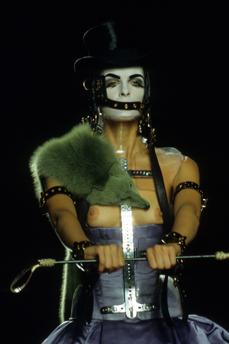 CHRISTIAN-DIOR-FALL-2000-HC-57.jpg