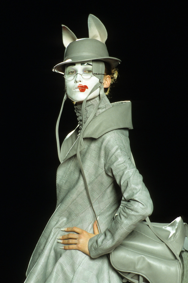 CHRISTIAN-DIOR-FALL-2000-HC-46.jpg