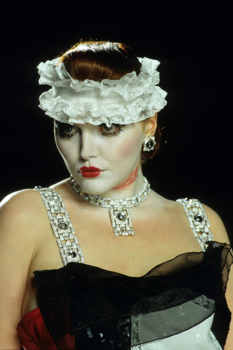 CHRISTIAN-DIOR-FALL-2000-HC-44.jpg