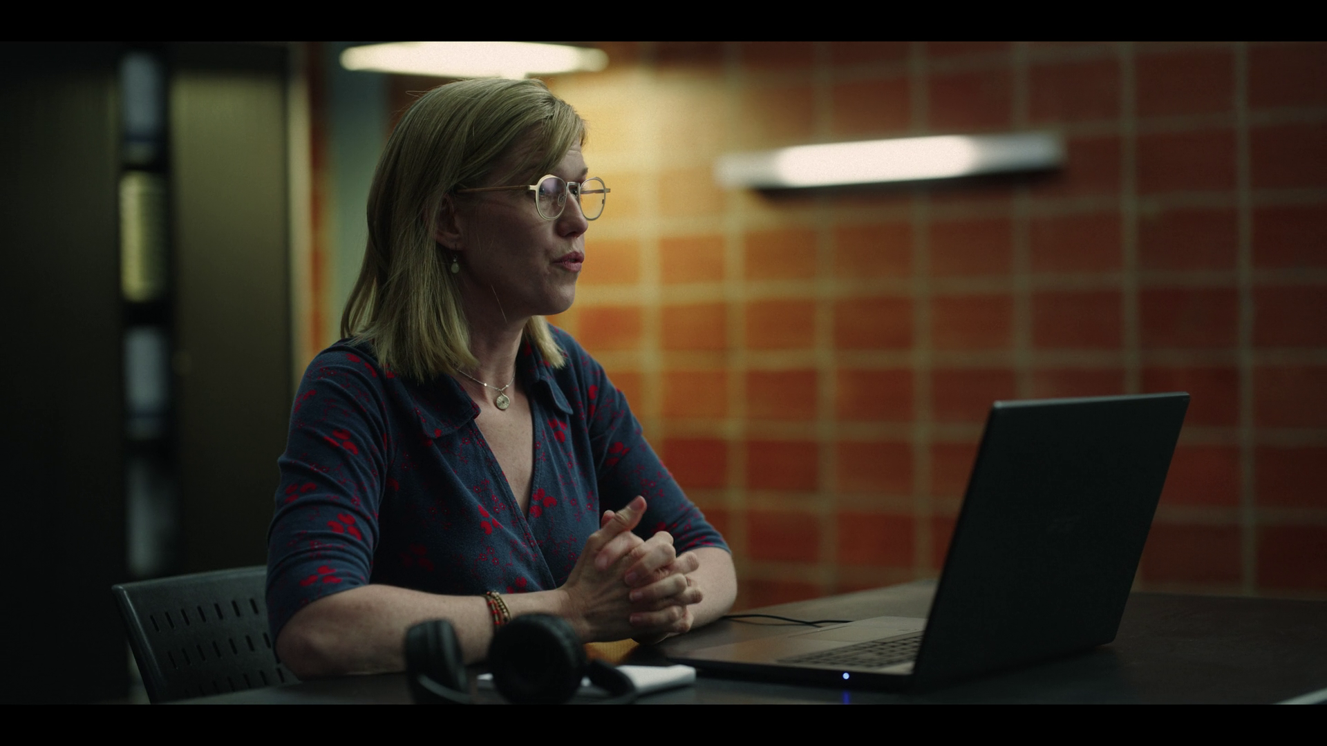 ����������� ��� ������ ������ / Blind Sherlock, ����� 1-6 �� 6 (2026) WEB-DL 1080p | RuDub (�������� ��� ��������� ������� �����������)