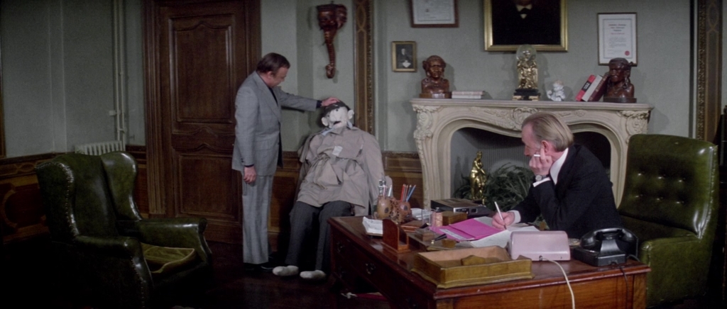 Розовая пантера наносит ответный удар.1976.BDRip AVC msltel.mkv_snapshot_00.01.46.748.jpg