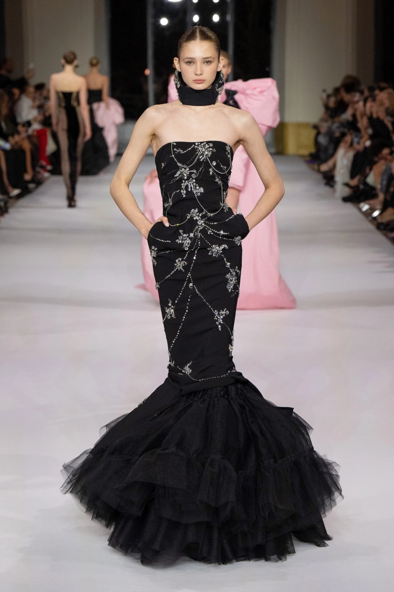 00005-celia-kritharioti-spring-2025-couture-credit-brand.webp