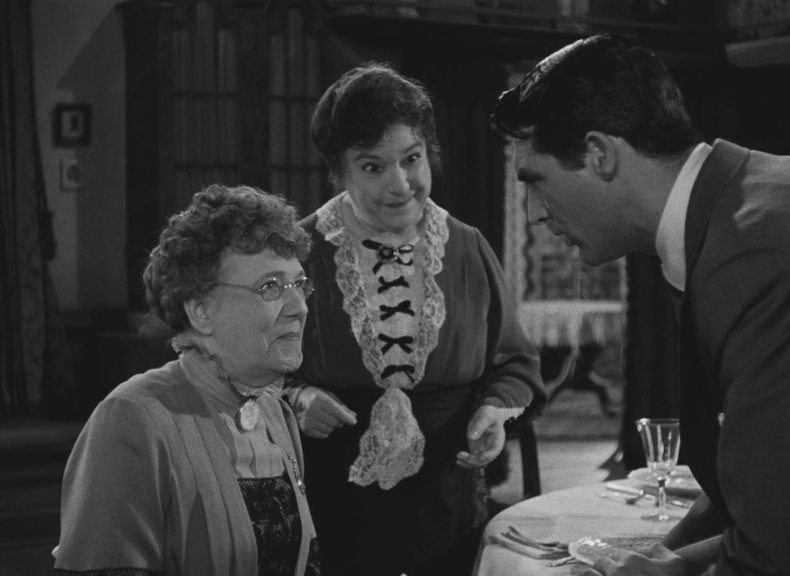 Мышьяк и старые кружева.1944.BDRip AVC msltel.mkv_snapshot_00.27.59.271.jpg