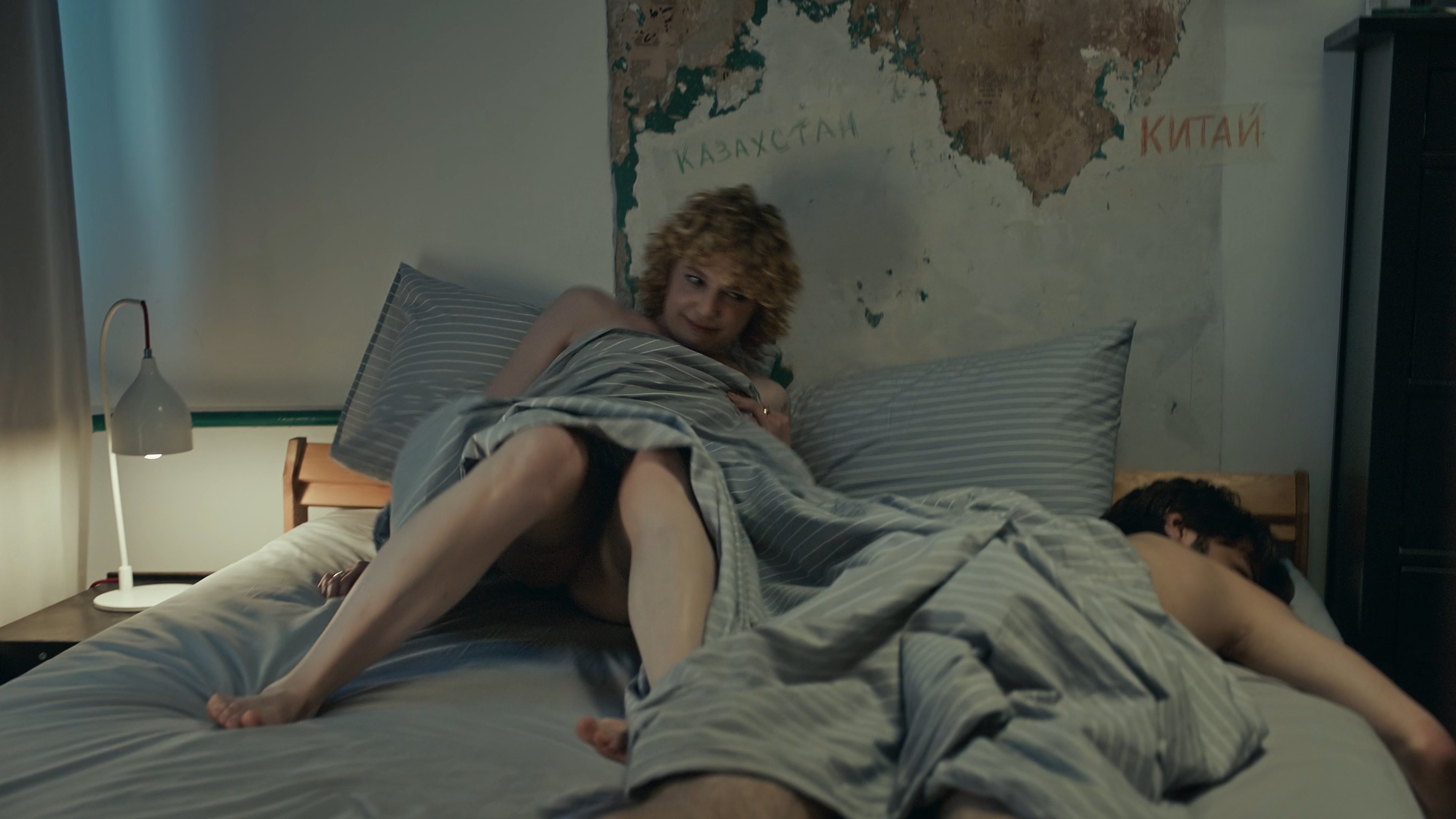 Seks.Do.i.posle.S02.E09.2025.WEB-DL.HEVC.2160p.SDR.ExKinoRay.mkv_snapshot_00.04.786.jpg