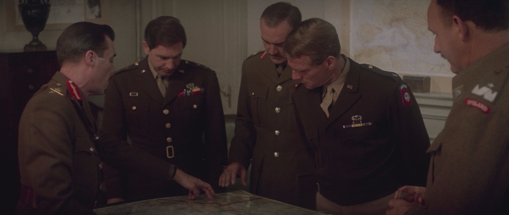 Мост слишком далеко.1977.BDRip AVC msltel.mkv_snapshot_00.12.10.063.jpg