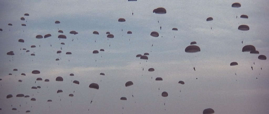 Мост слишком далеко.1977.BDRip AVC msltel.mkv_snapshot_00.49.50.149.jpg