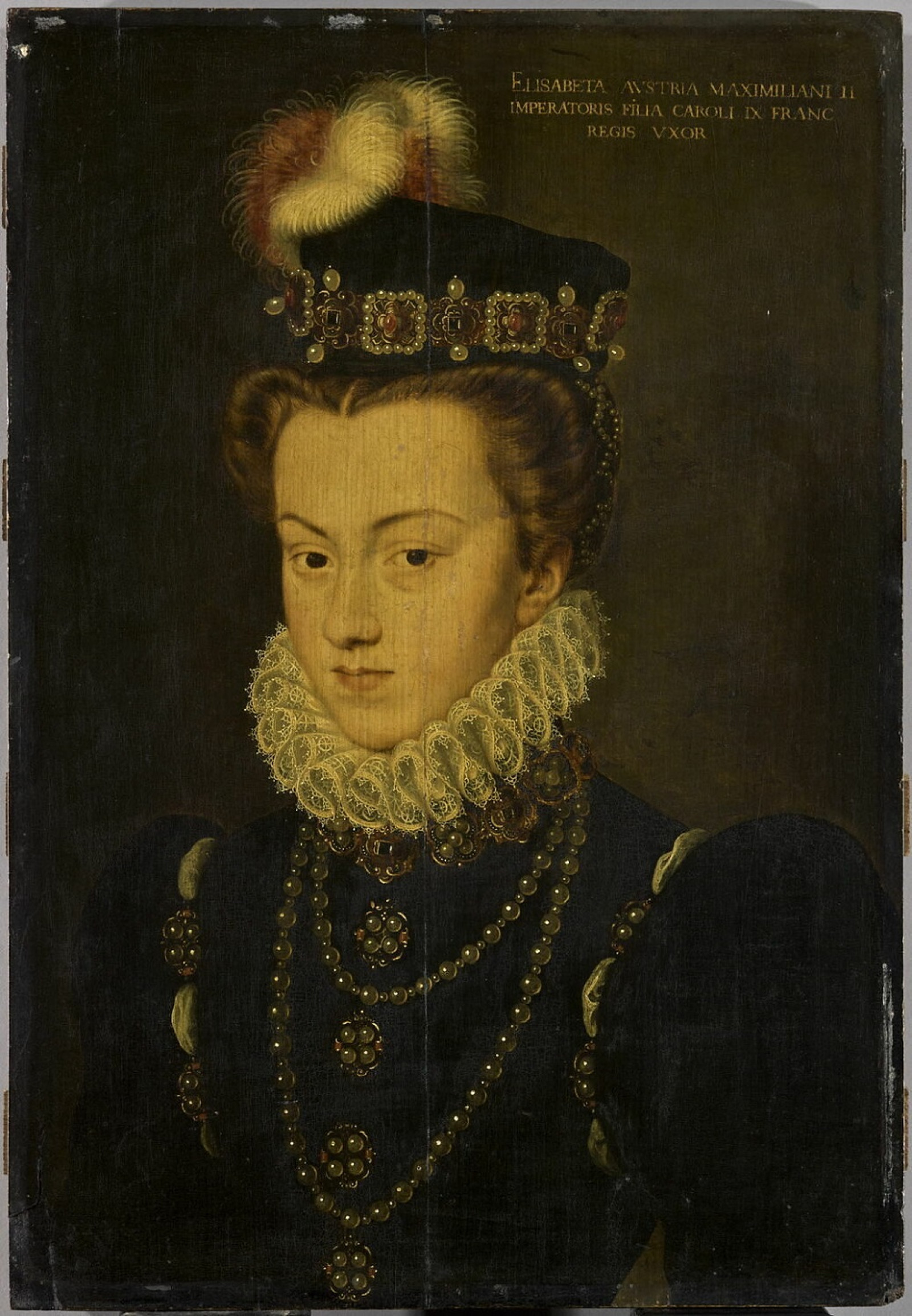 7 ?lisabeth d'Autriche (1554-1592), reine de France, femme de Charles IX., en buste avec toque ? plumes..jpg