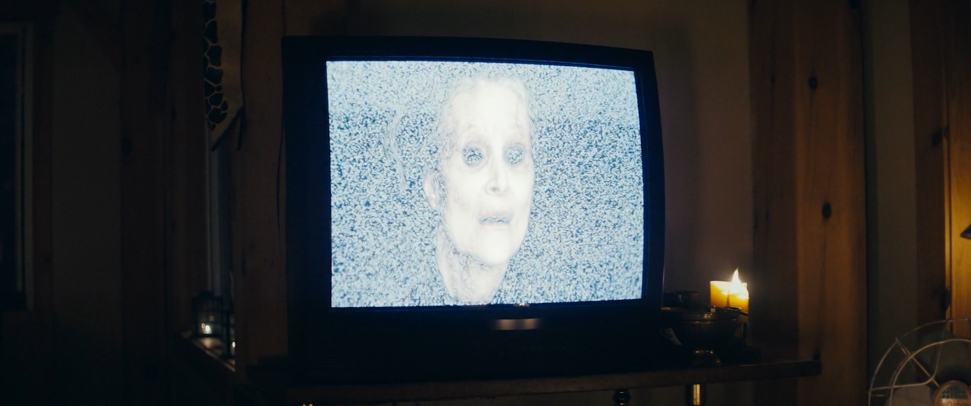 Definition.of.Fear.2015.WEBD.1080p.iTunes.RUS-ylnian.mkv_snapshot_01.20.40.036.png