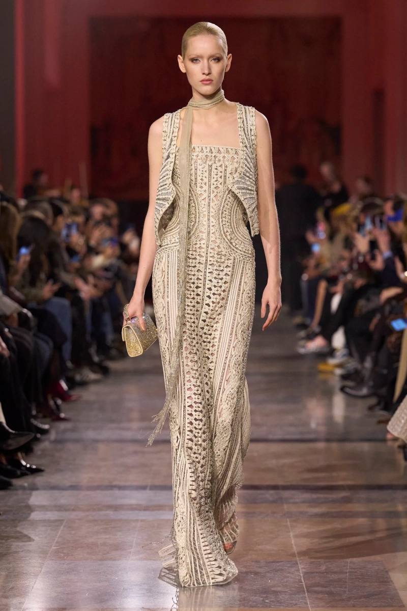 00015-elie-saab-spring-2026-couture-credit-gorunway.webp